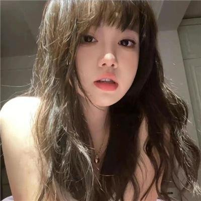 这名男子，捡到了人鱼。